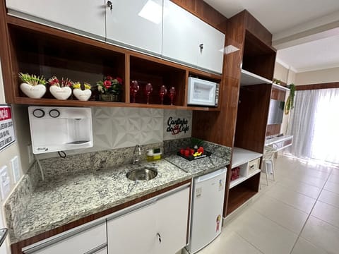 Quarto Standard - 2 camas de casal - 602 | Private kitchen | Mini-fridge, microwave