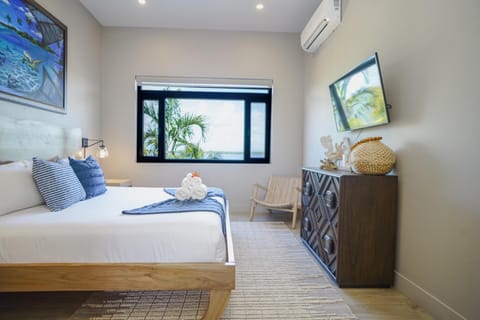 Villa Vaya Vista - 3Story 4BR Waterfront Villa w/ Sunset Views (4889)