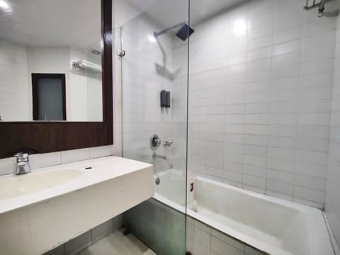 Premium Room | Bathroom | Slippers