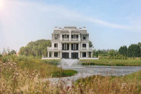 Immediate Surroundings [summer] (&lt;1 km)