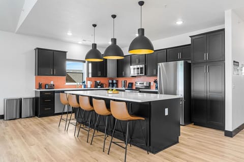 Spacious, well-stocked kitchen that has everything you need!