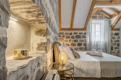 Deluxe Room | Premium bedding, pillowtop beds, soundproofing, free WiFi