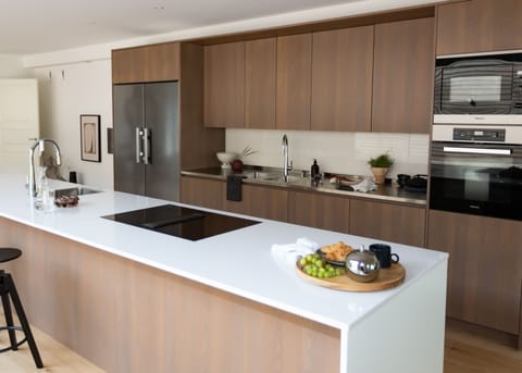 Superior Apartment | Private kitchen | Full-size fridge, microwave, oven, stovetop