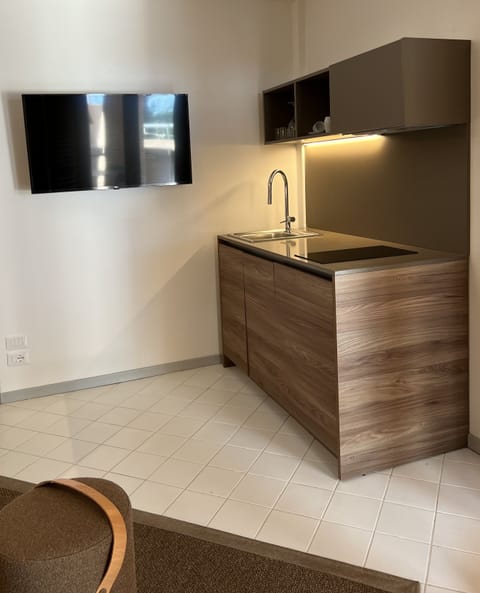 Classic Suite | Private kitchen | Mini-fridge, oven, stovetop, dishwasher