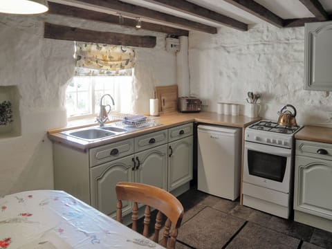 Kitchen/diner | Shire Cottage - Leashaw Farm, Whatstandwell, near Matlock