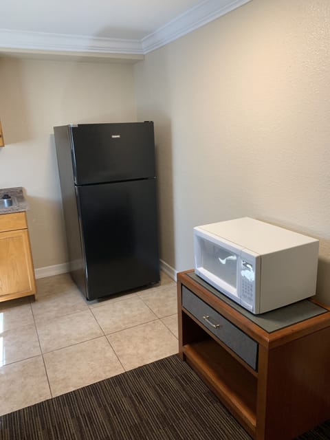 Fridge, microwave