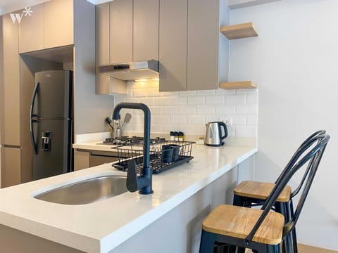 Apartment, 3 Bedrooms (501) | Private kitchen | Fridge, microwave, oven, blender