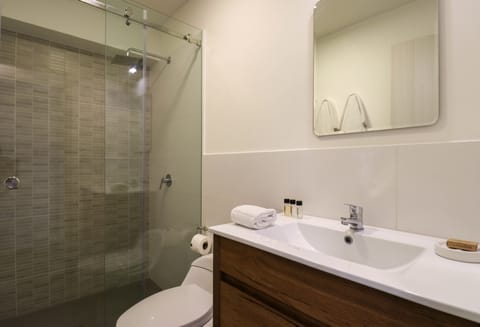 Grand Apartment | Bathroom