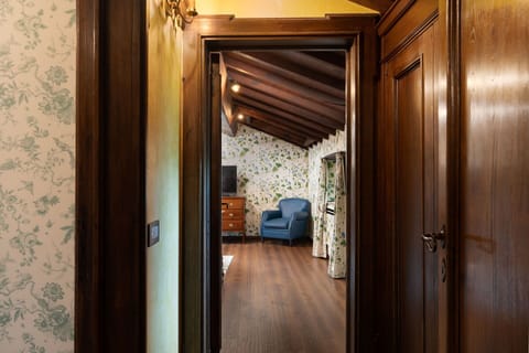 Autumn, Bedroom, Spring, Summer