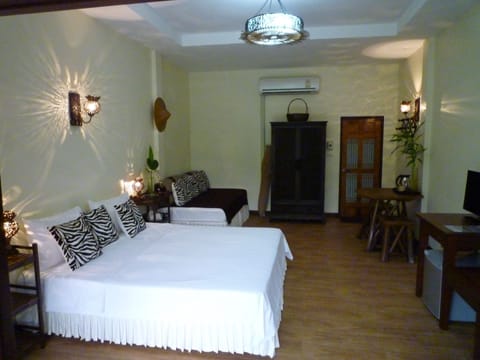 Superior Room with Garden view | Blackout drapes, rollaway beds, free WiFi, bed sheets