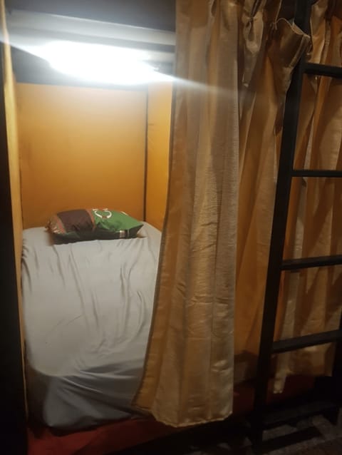 Economy Single Room, 1 Twin Bed | Individually decorated, blackout drapes, free WiFi, bed sheets