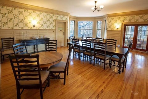 Single Room | Dining room