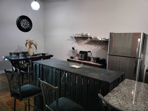 To die for coffee, tea & breakfast station! Hot/Iced coffer maker, 10-quart Air fryer, Blender, Ninja, Toaster, Belgian waffle maker, Electric can opener. Wine glasses, coffee/tea servers. Pallet cameo bar to enjoy spirits for days.