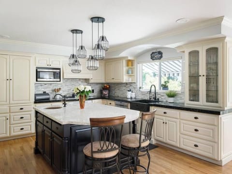 Kitchen | Full Appliance Set