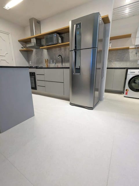 The apartment is open and totally integrated. The kitchen is integrated with the laundry room and the living room.