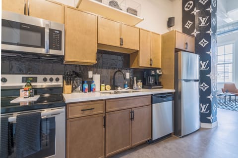 City Suite, 2 Bedrooms, Kitchen, City View (#M301) | Private kitchen | Fridge, microwave, oven, stovetop