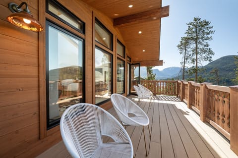 Cabin, 4 Bedrooms | Balcony