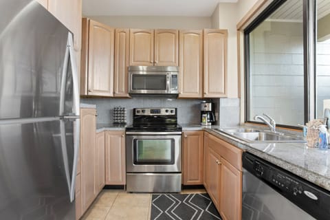 Apartment (1 Bedroom) | Private kitchen | Fridge, microwave, oven, stovetop