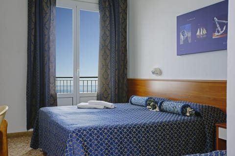 Double Room, Balcony, Sea View | In-room safe, desk, free cribs/infant beds