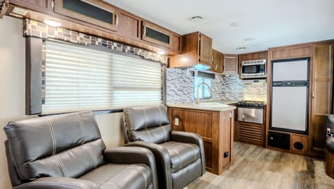 Comfort Mobile Home | Private kitchen | Fridge, microwave