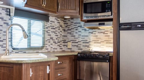 Comfort Mobile Home | Private kitchen | Fridge, microwave