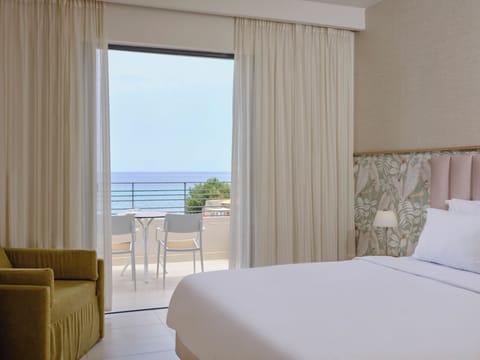 Double Room Sea View | In-room safe, desk, blackout drapes, soundproofing