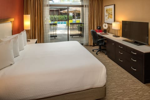 Suite, 1 King Bed, Non Smoking | Premium bedding, down comforters, pillowtop beds, in-room safe