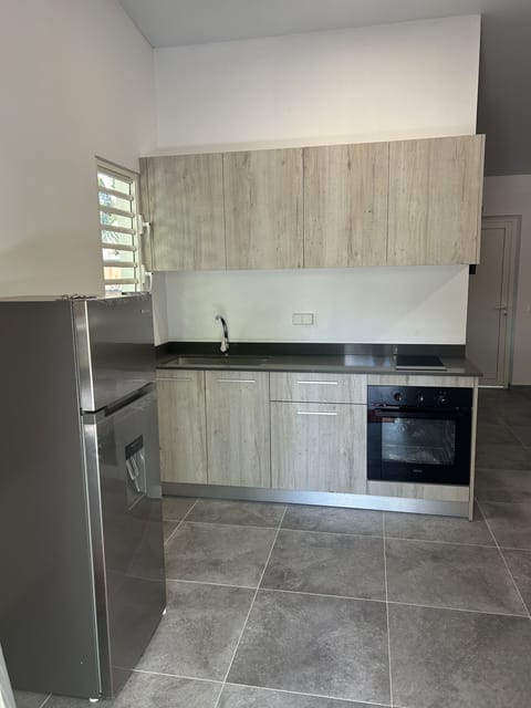 Apartment, Ensuite, Garden View | Private kitchen | Fridge, microwave