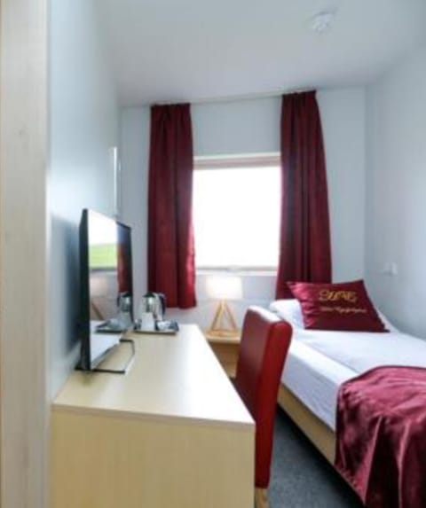 Standard Single Room | Blackout drapes, free cribs/infant beds, free WiFi, bed sheets