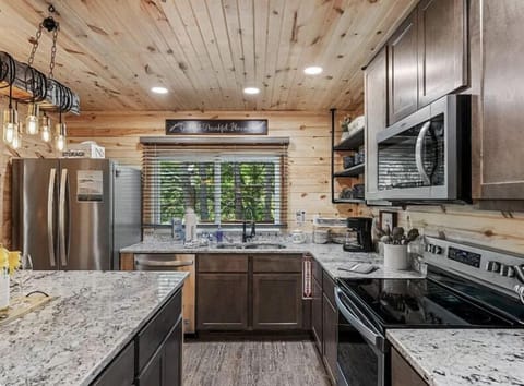 Fully Stocked Kitchen