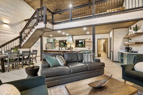 The open-concept floorplan means everyone is part of the action, whether relaxing in the living room, eating at the dining table, or prepping meals in the kitchen.