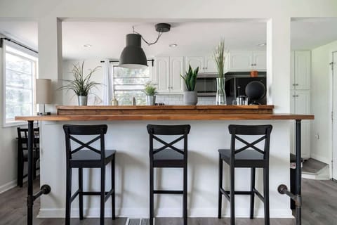 Functional Kitchen Island Our spacious kitchen island is perfect for casual dining, collaborative cooking, or a coffee break. This inviting space serves as the functional heart of our home
Airbnb vacation homes Columbus Ohio
