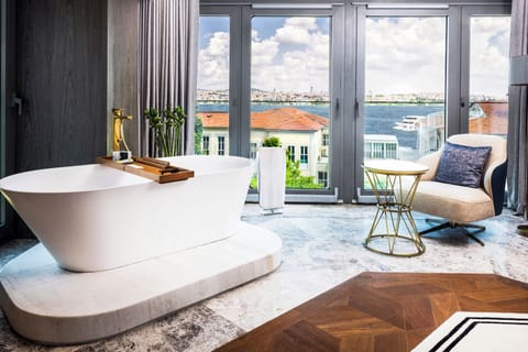 Queen Suite with Sea View | View from property