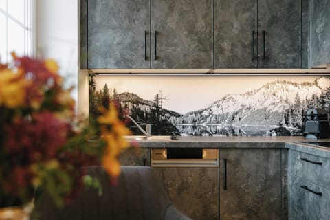 Small & sexy with private sauna | Private kitchen | Full-size fridge, microwave, stovetop, dishwasher