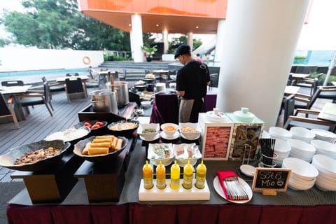 Daily buffet breakfast (IDR 195000 per person)