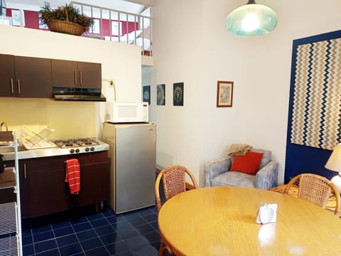 Classic Suite | Private kitchen | Mini-fridge, microwave, oven, coffee/tea maker