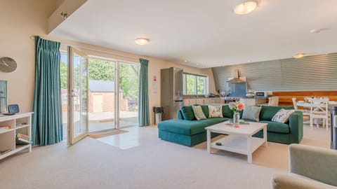 Open Plan Living, The Dutchy (Ledge View), Bolthole Retreats