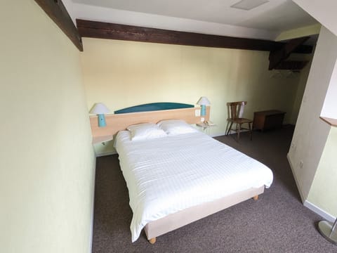 Basic Double Room | Free WiFi, bed sheets