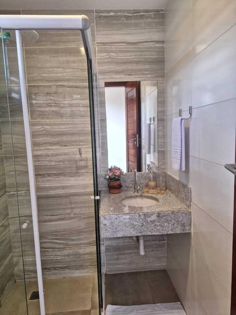 Standard Studio Suite | Bathroom | Shower, hair dryer, towels