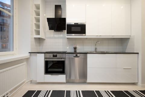 Standard Apartment | Private kitchen | Fridge, microwave, oven, stovetop