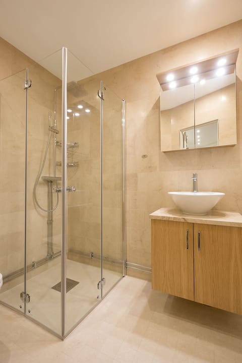 Standard Apartment | Bathroom