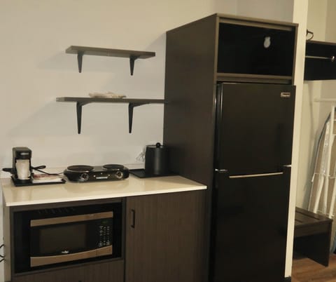 Full-size fridge, microwave, stovetop, dining tables