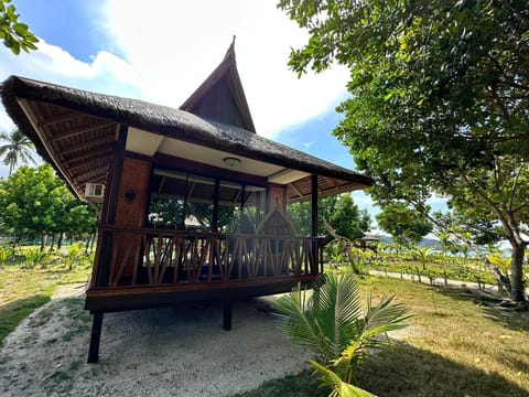 Deluxe Cabin, 1 Double Bed, Non Smoking, Beach View | Exterior