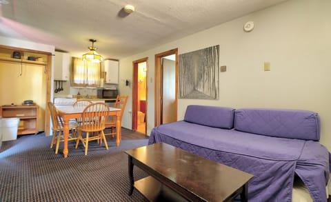 Standard Cabin, 1 Queen Bed, Non Smoking, Kitchenette | Living area | 32-inch flat-screen TV with cable channels, TV