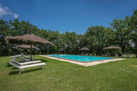 Amenities, Autumn, Building Exterior, Garden, Pool, Spring, Summer