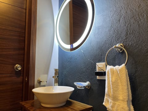 Comfort Double Room | Bathroom | Towels