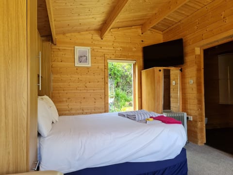 Cabin | 1 bedroom, iron/ironing board, free WiFi, bed sheets