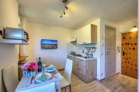 Standard Studio, Mountain View (Studio La Borracina Mountain View) | Private kitchen | Fridge, oven, stovetop, dishwasher