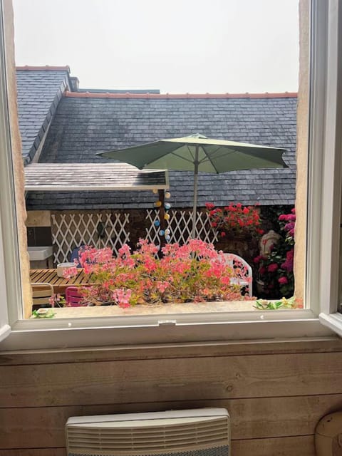 f1095cdd-5d9b-402b-bffa-5a091a828350