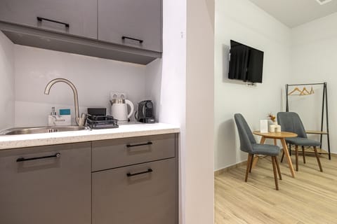 Deluxe Studio | Private kitchen | Mini-fridge, espresso maker, electric kettle, toaster